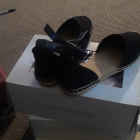 Sandals - Picture 3 of 4